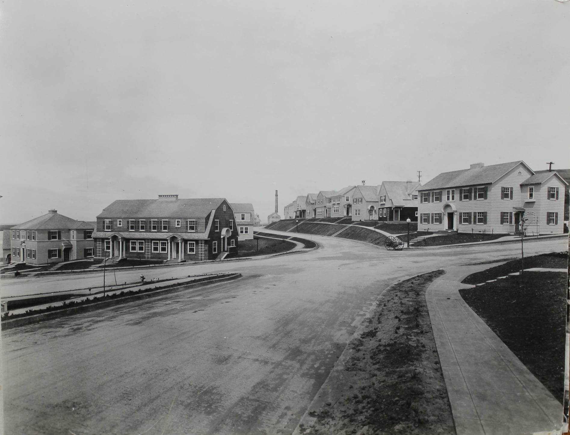 1920s photo of B and Daniels